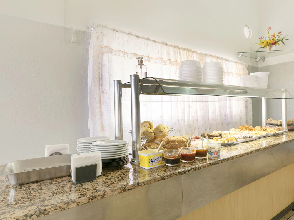 Teuthos Hotel by OYO Rooms