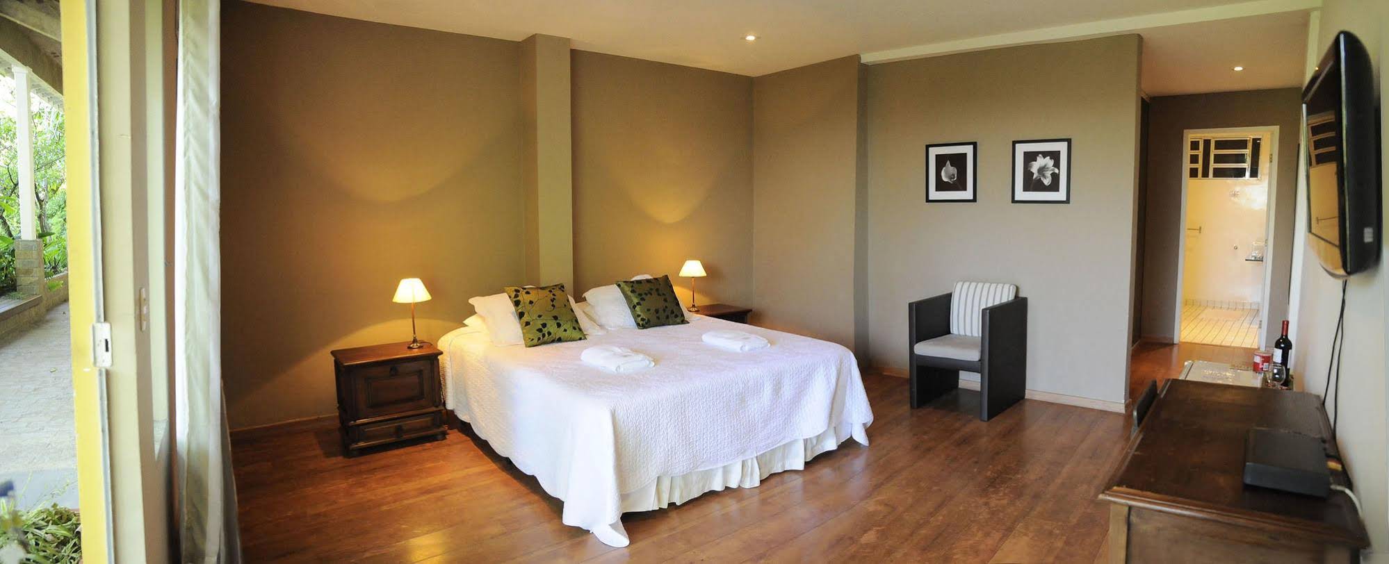 Altos de Santa Teresa Guest House