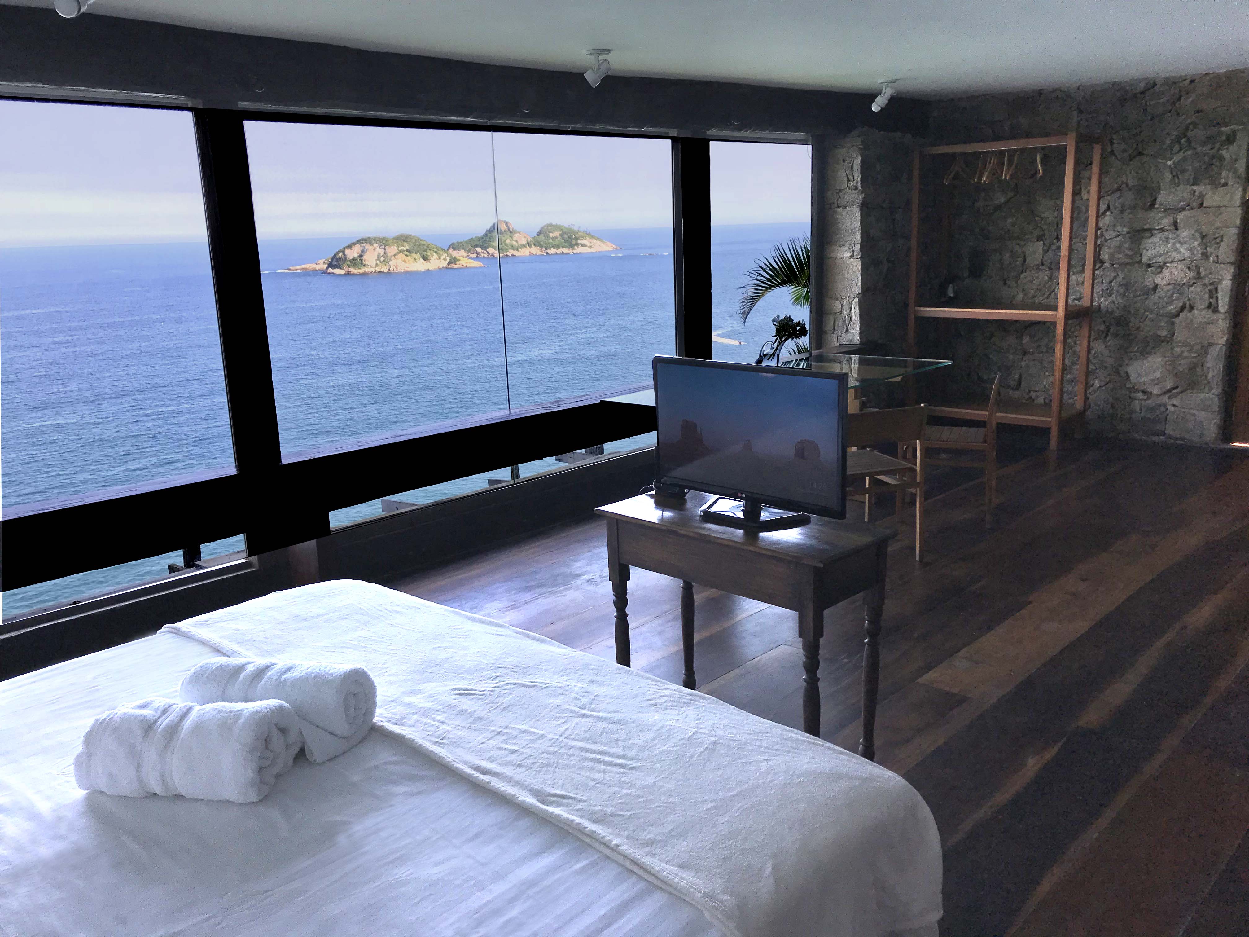 Cliffside Guest House & Experience