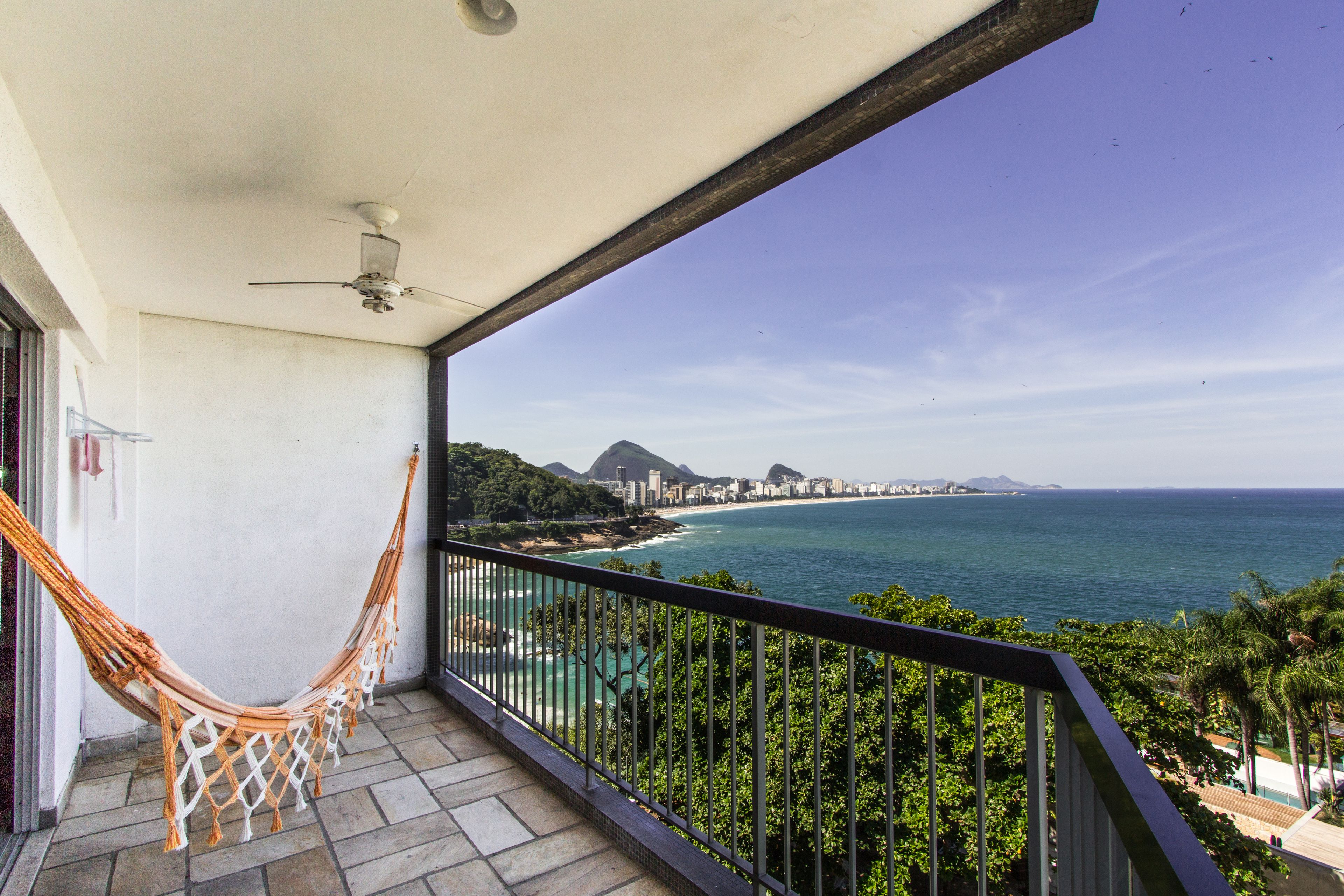 Costa Azul by Omar do Rio