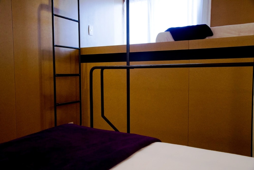 Villa 25 Hostel & Suites