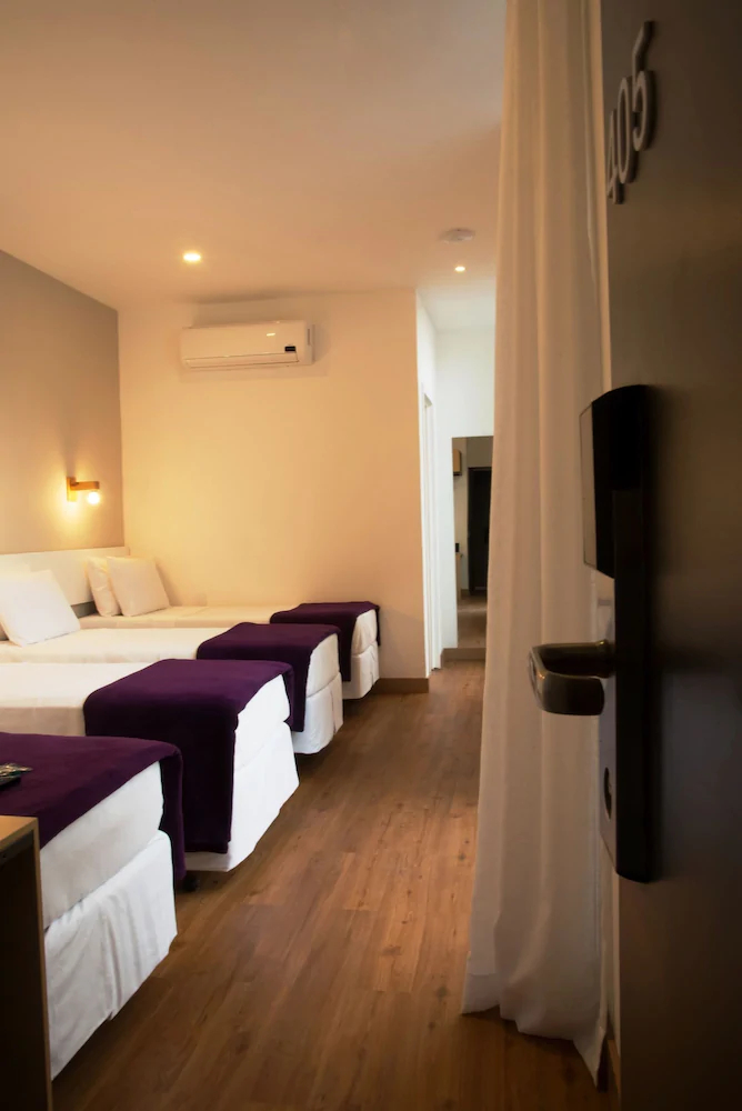 Villa 25 Hostel & Suites