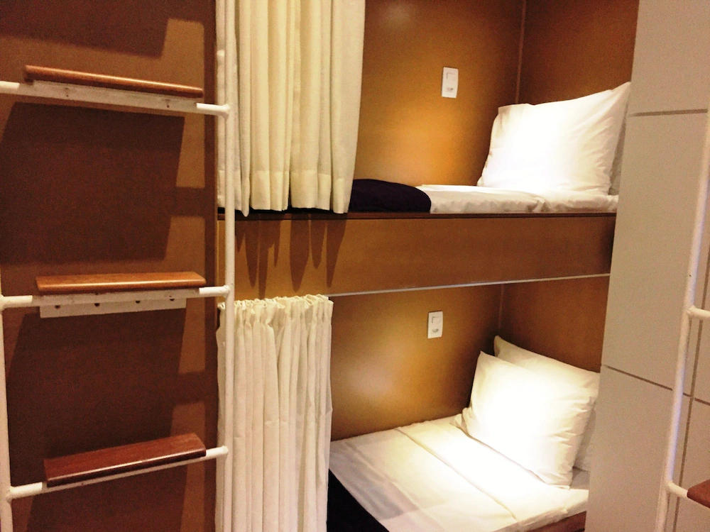 Villa 25 Hostel & Suites