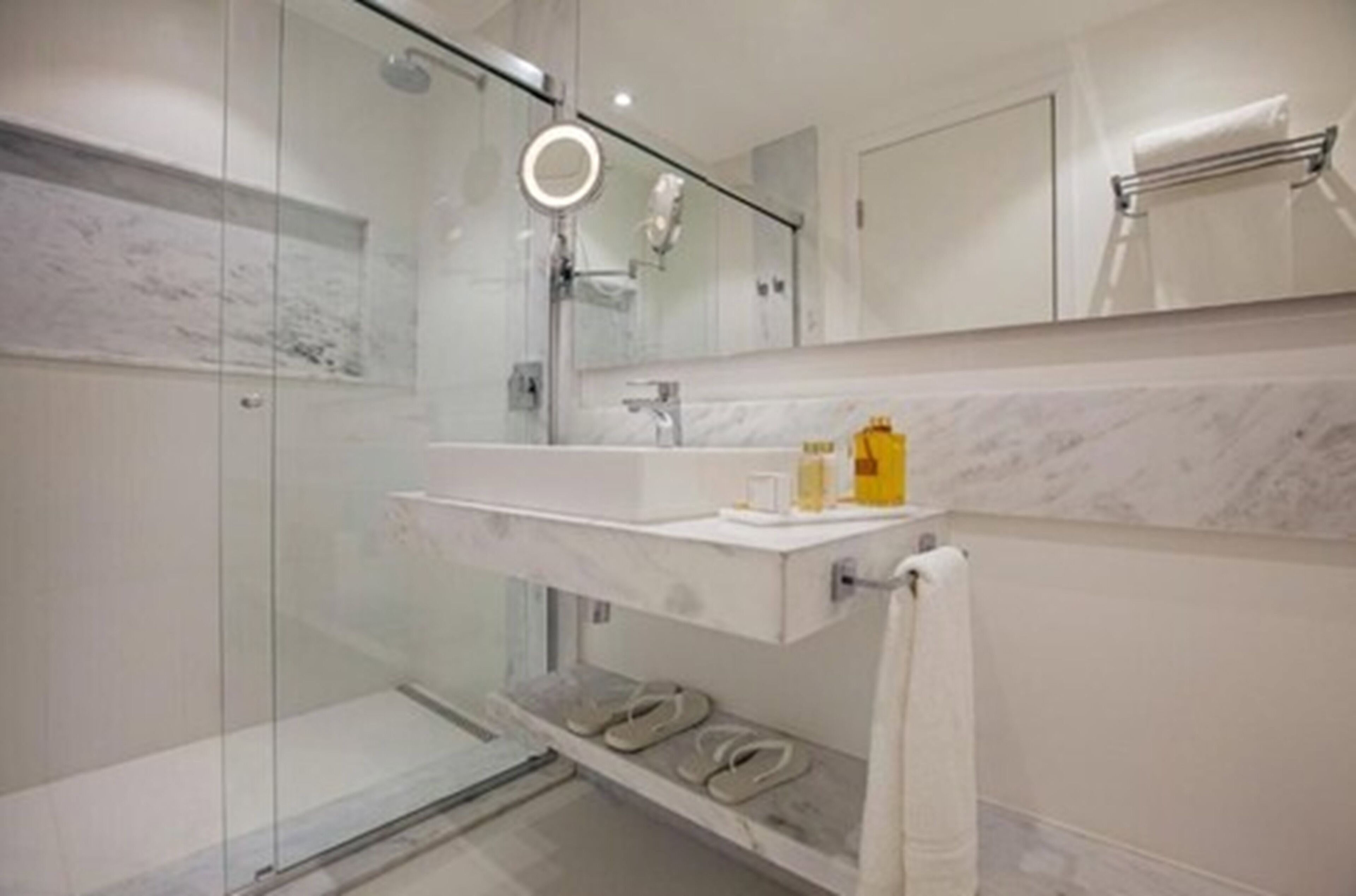 Vogue Square Fashion Hotel by Lenny Niemeyer