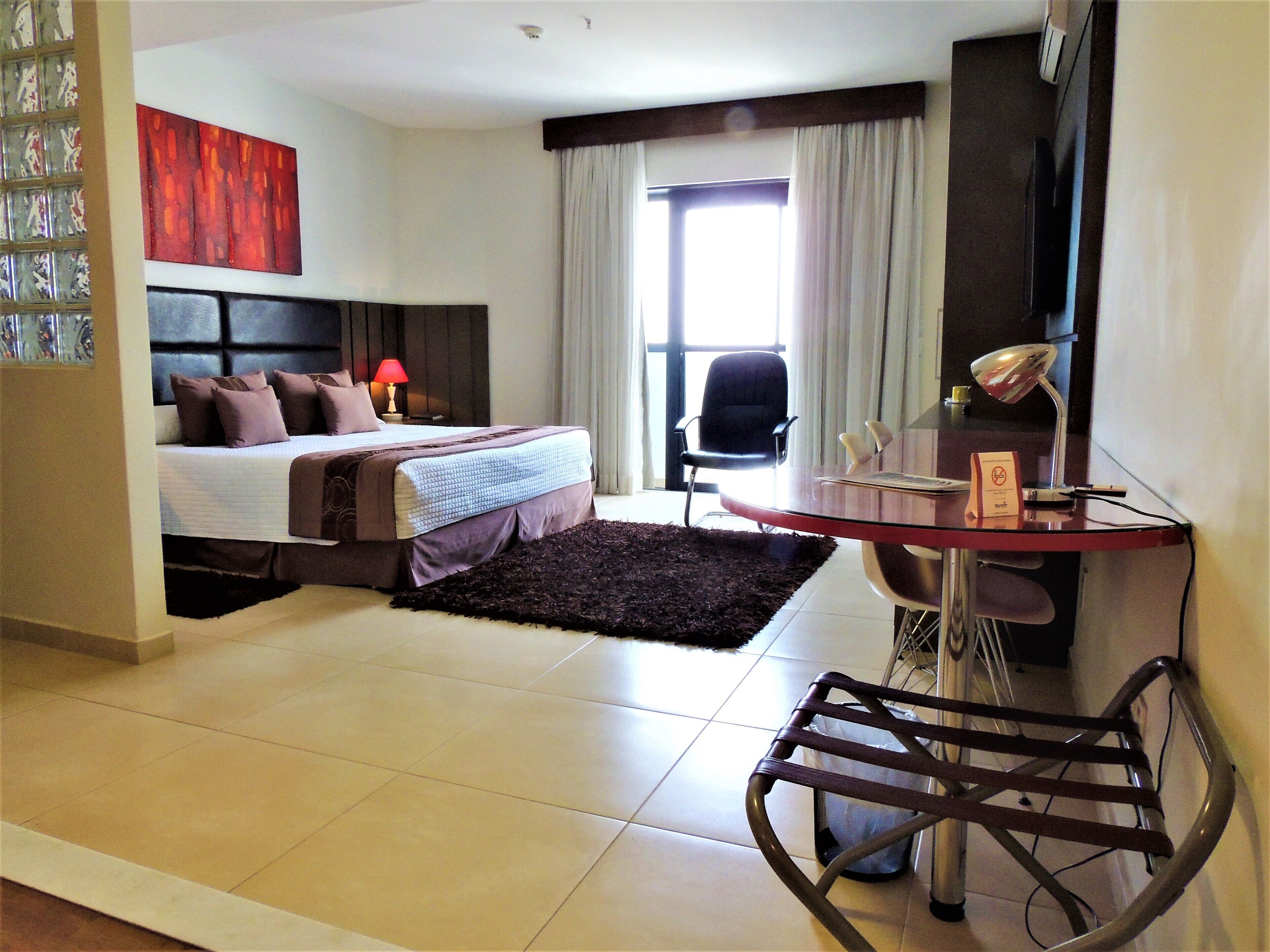 Mondrian Suite Hotel