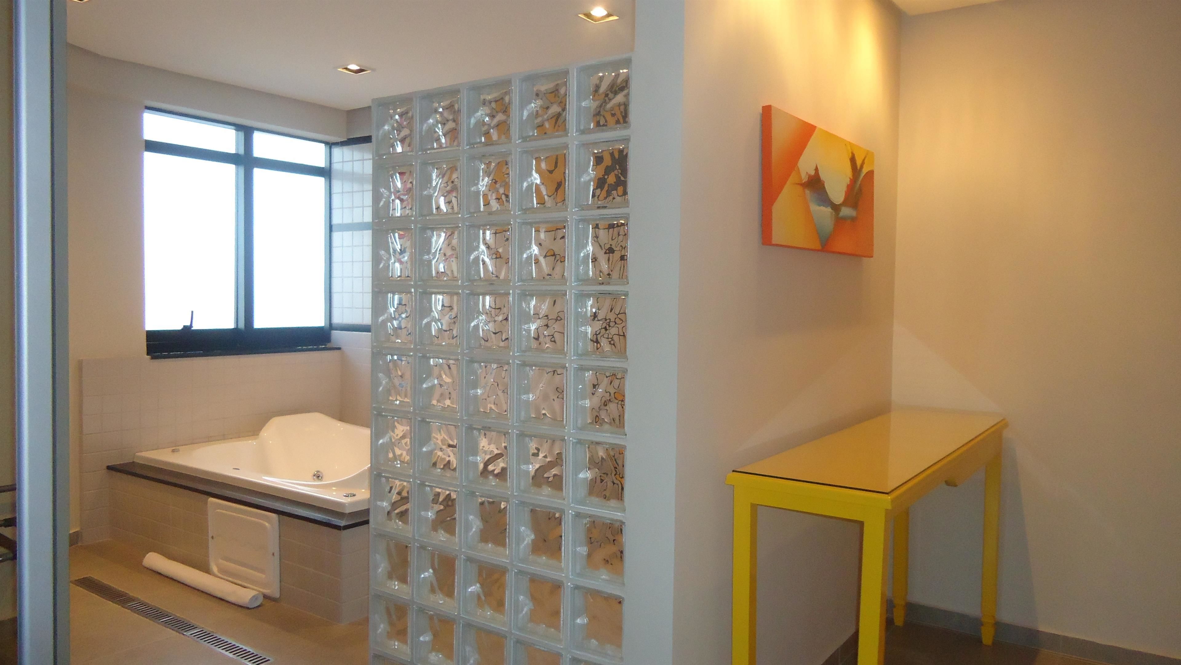 Mondrian Suite Hotel