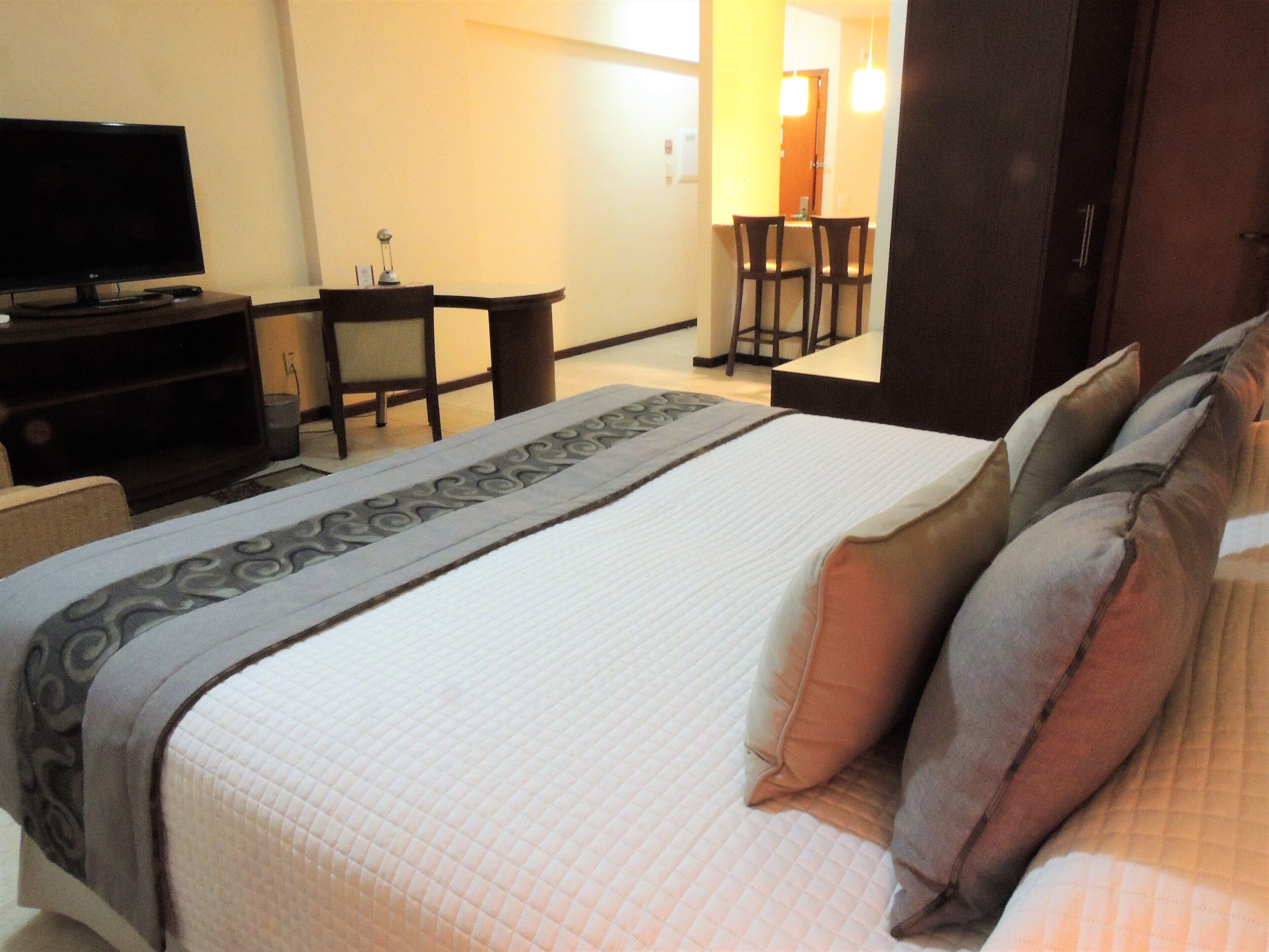 Mondrian Suite Hotel