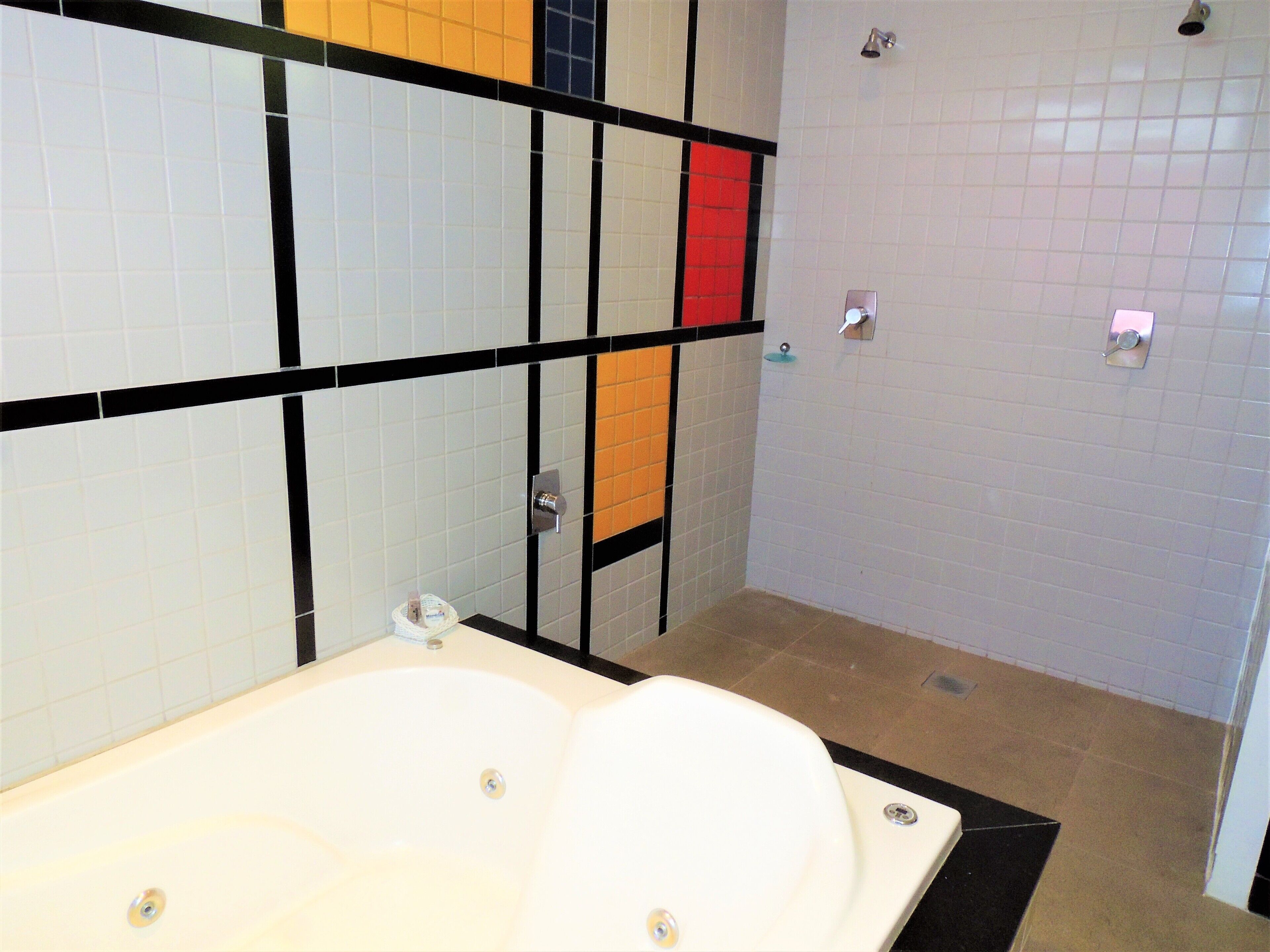 Mondrian Suite Hotel