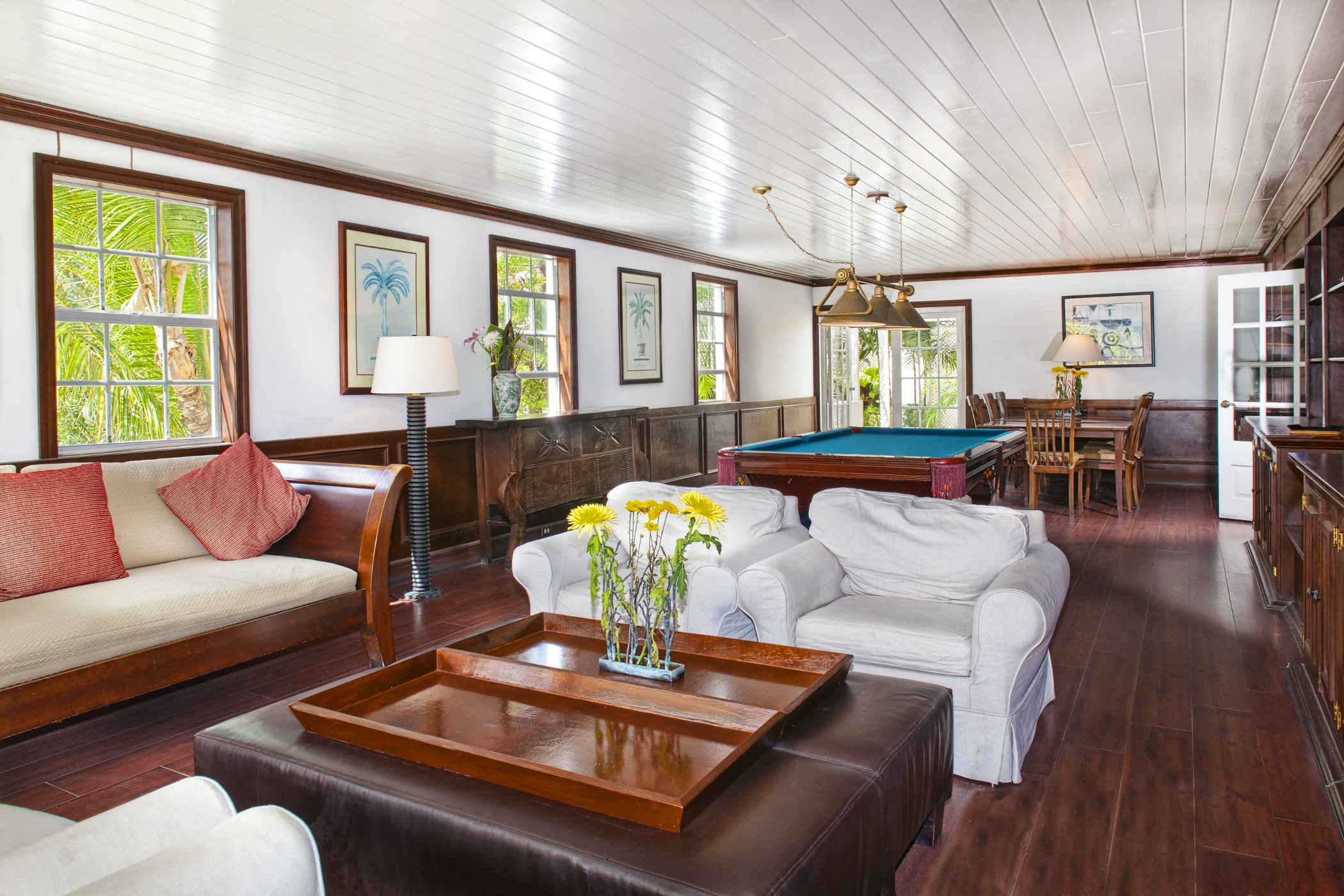 Coral Sands Hotel