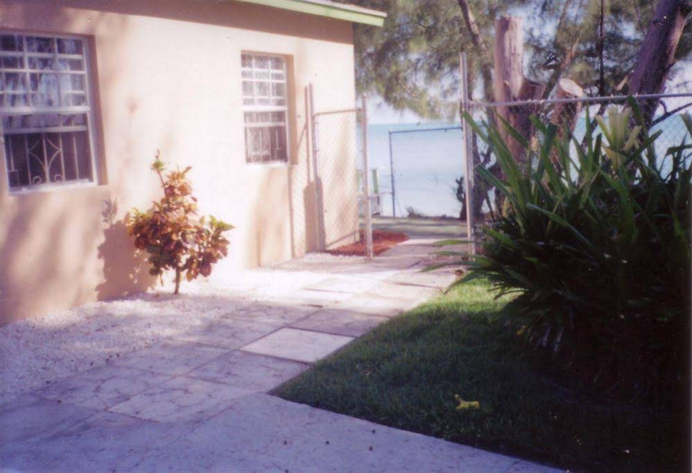 Coral Harbour Beach House & Villas