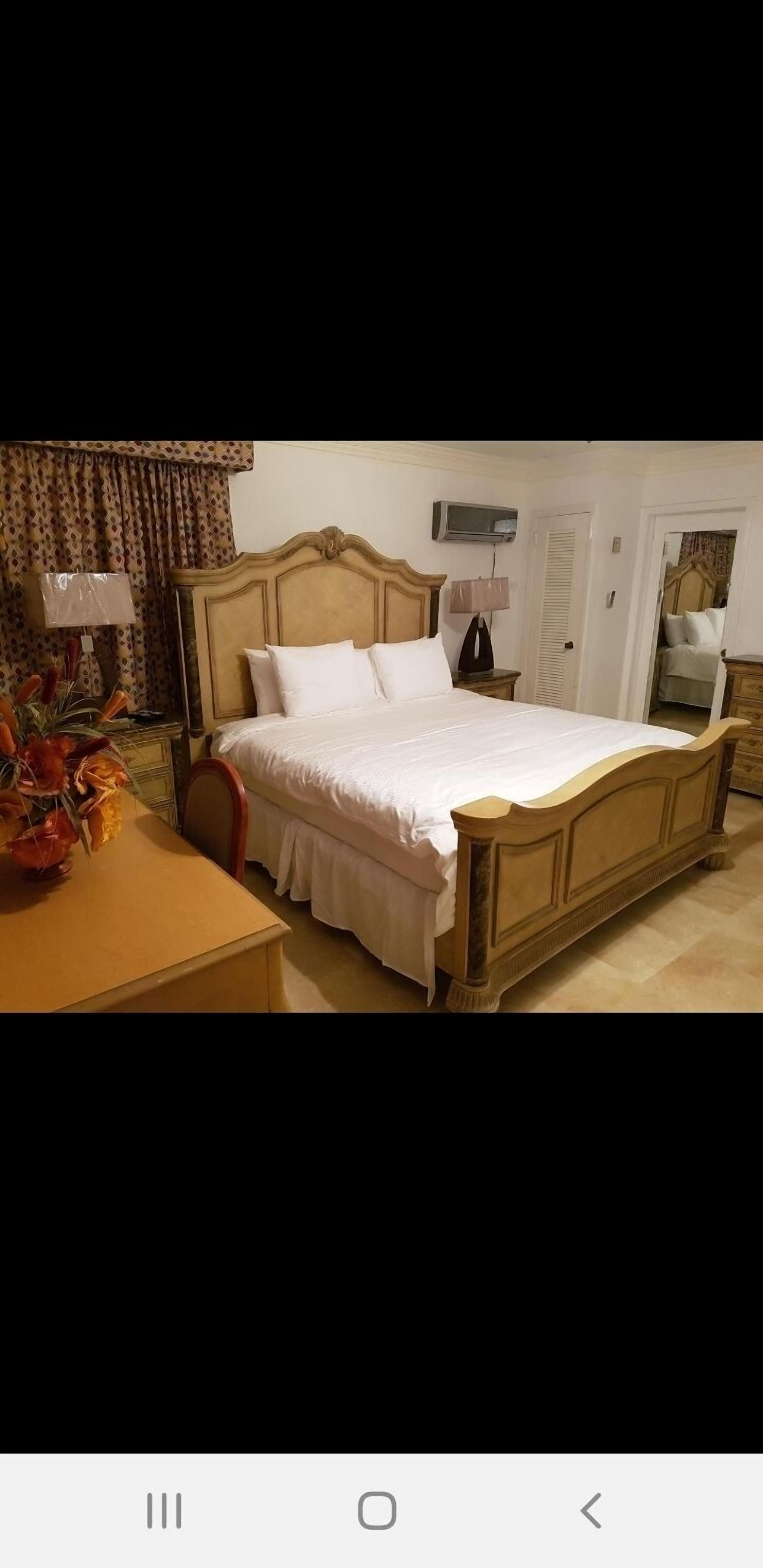 Golden Palm B & B