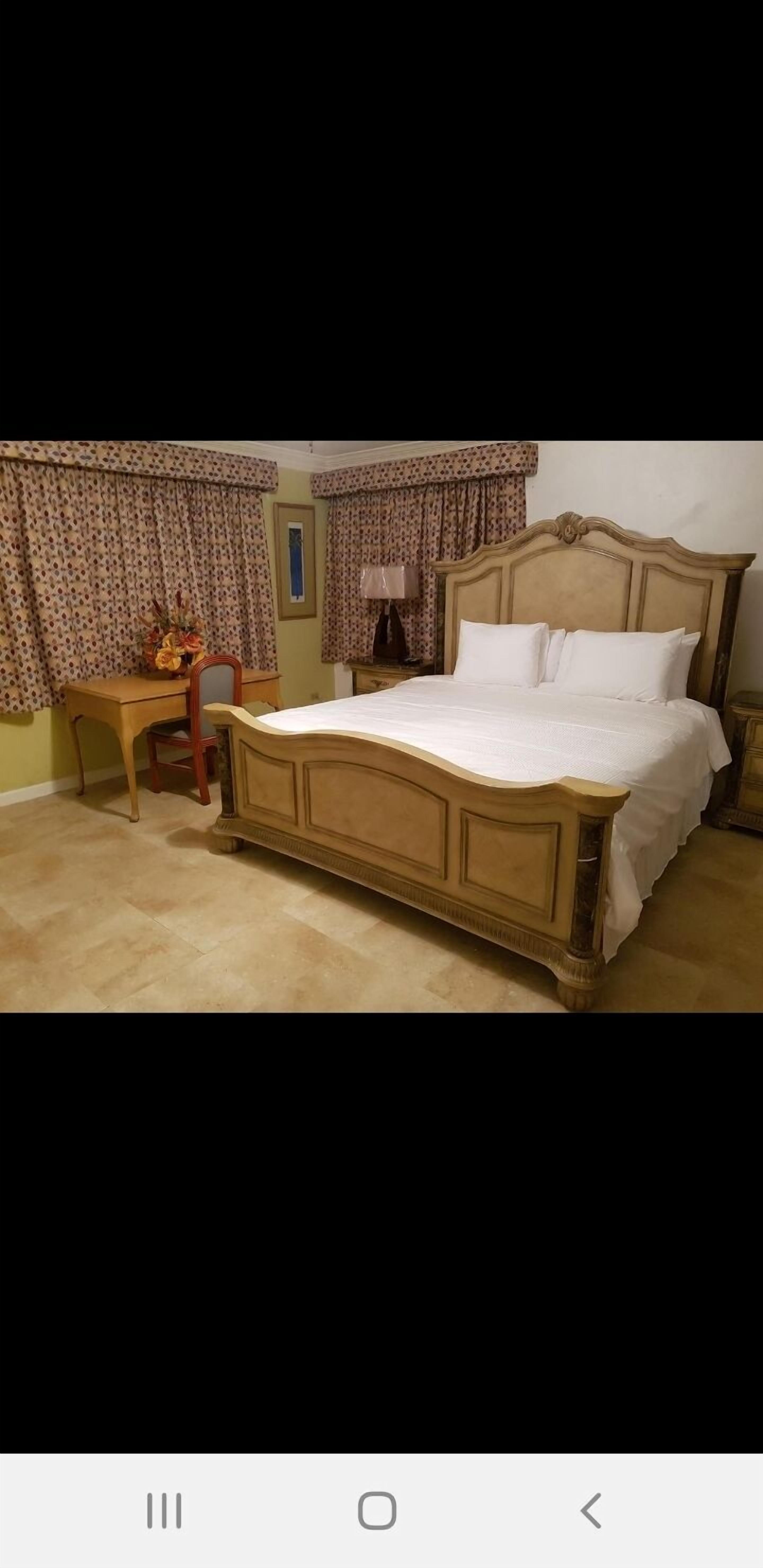 Golden Palm B & B