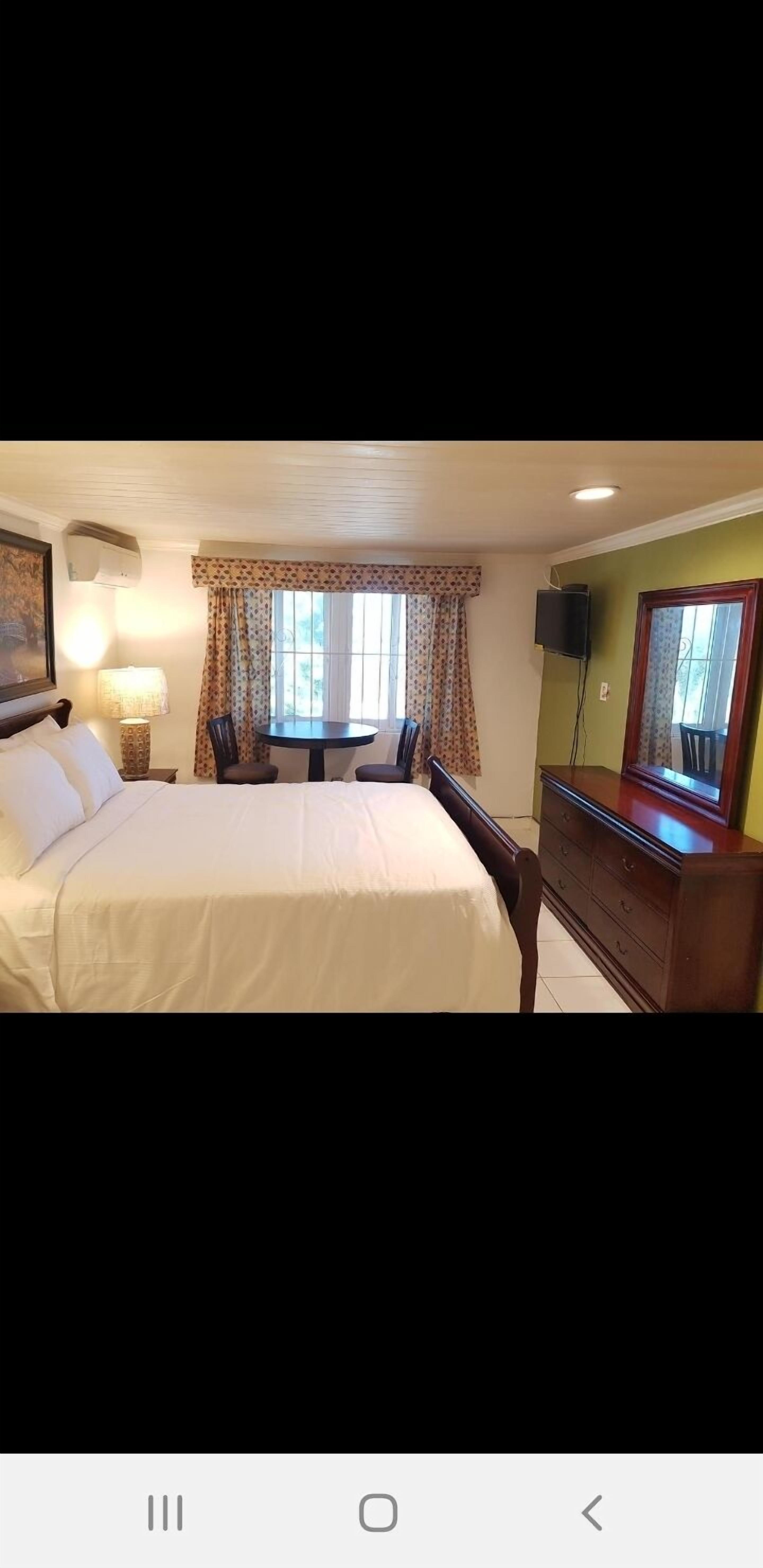 Golden Palm B & B