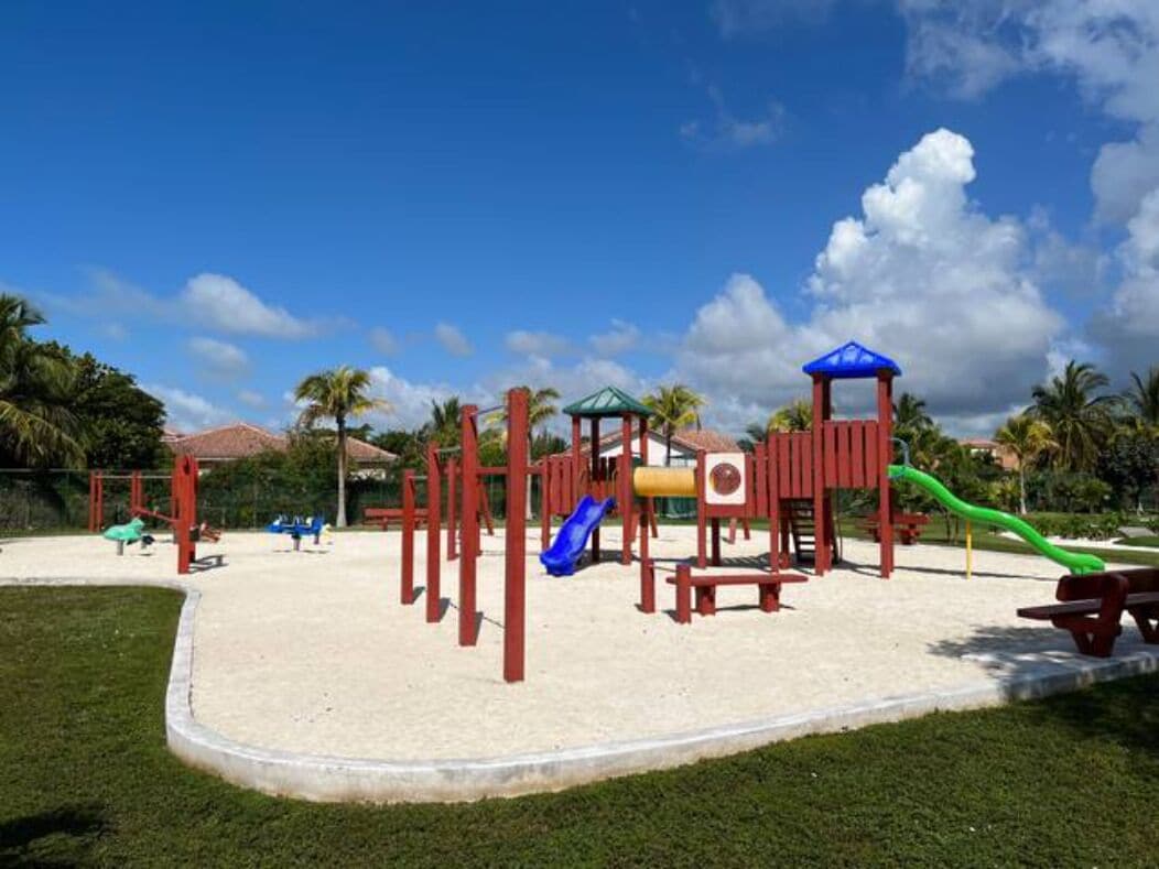 Palm Cay Marina & Beach Club