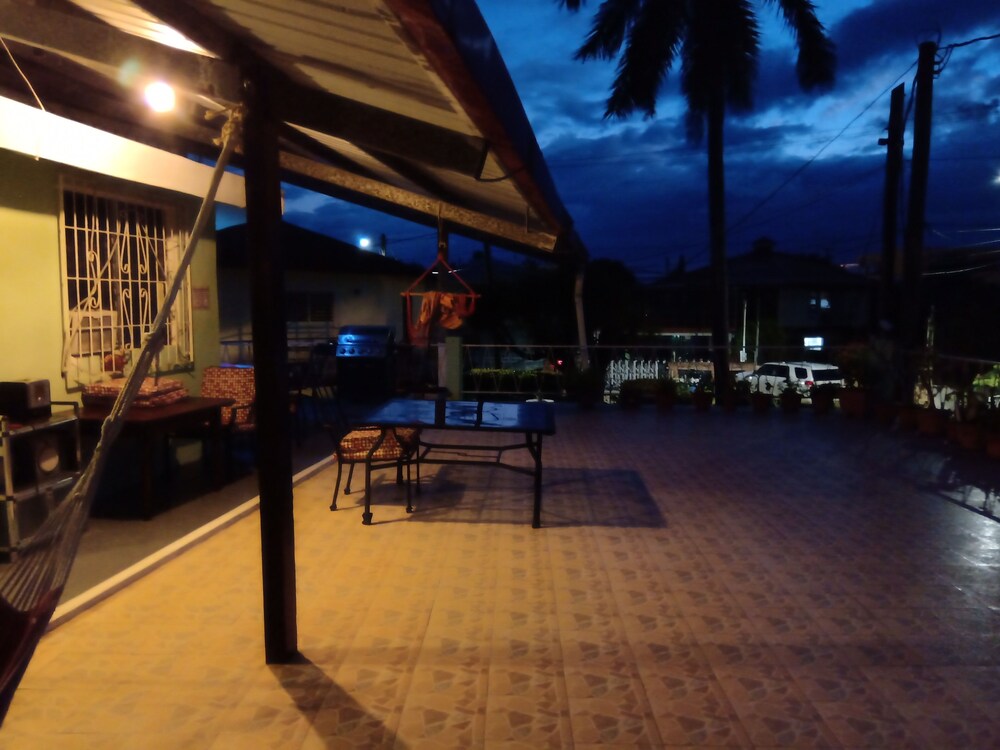 The Red Hut Inn