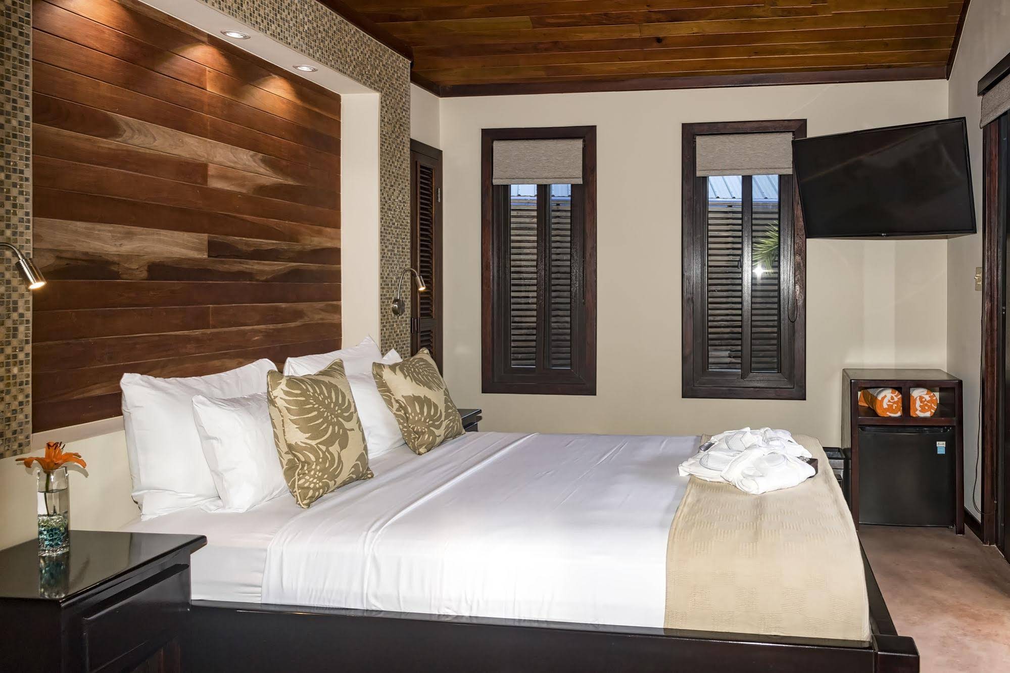 PUR Boutique Cabanas