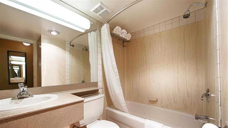 Days Inn by Wyndham Airdrie