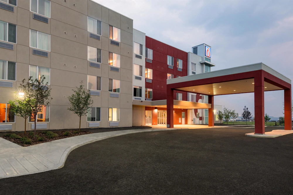 Motel 6 Airdrie