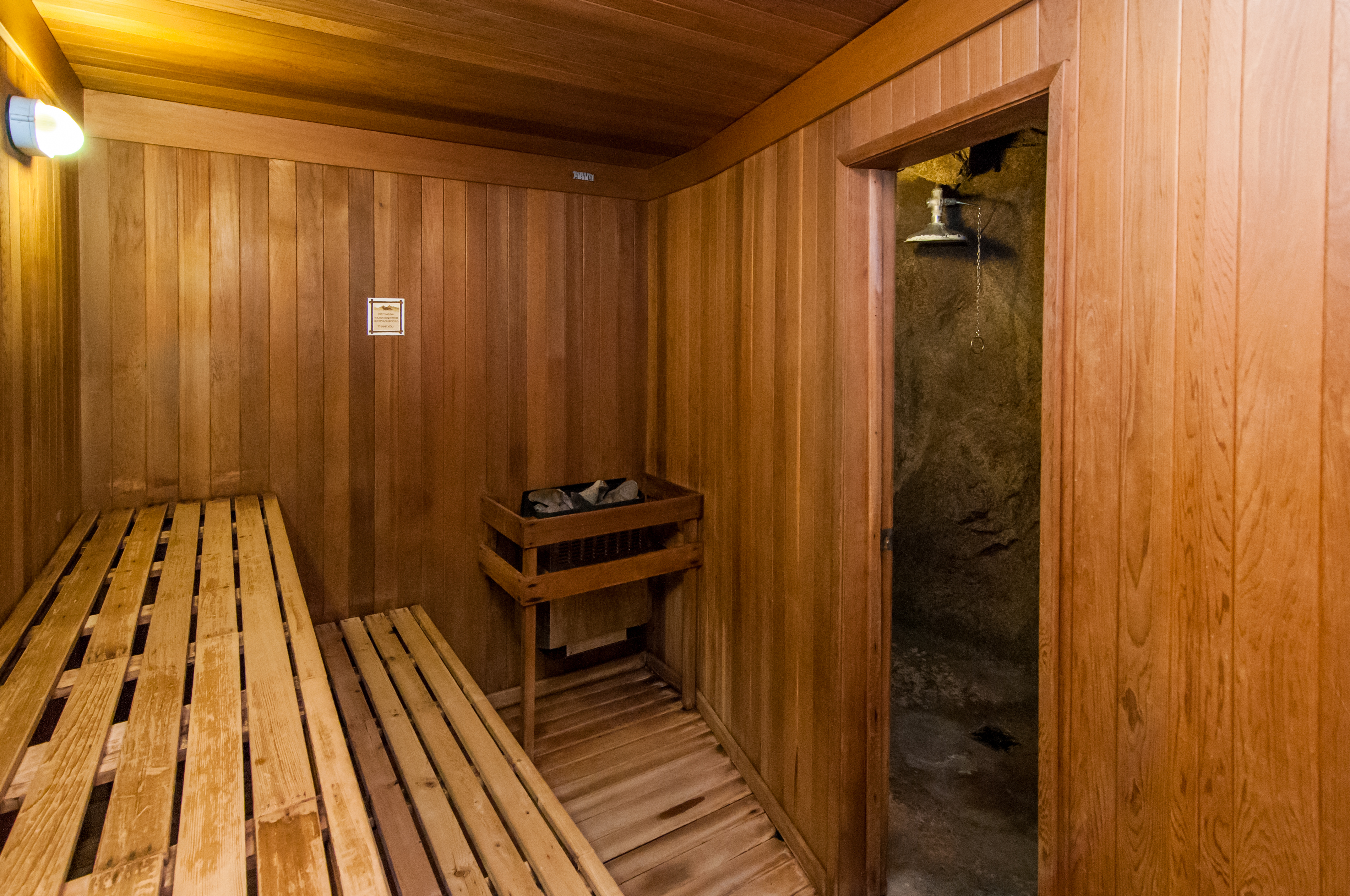 Fox Hotel & Suites