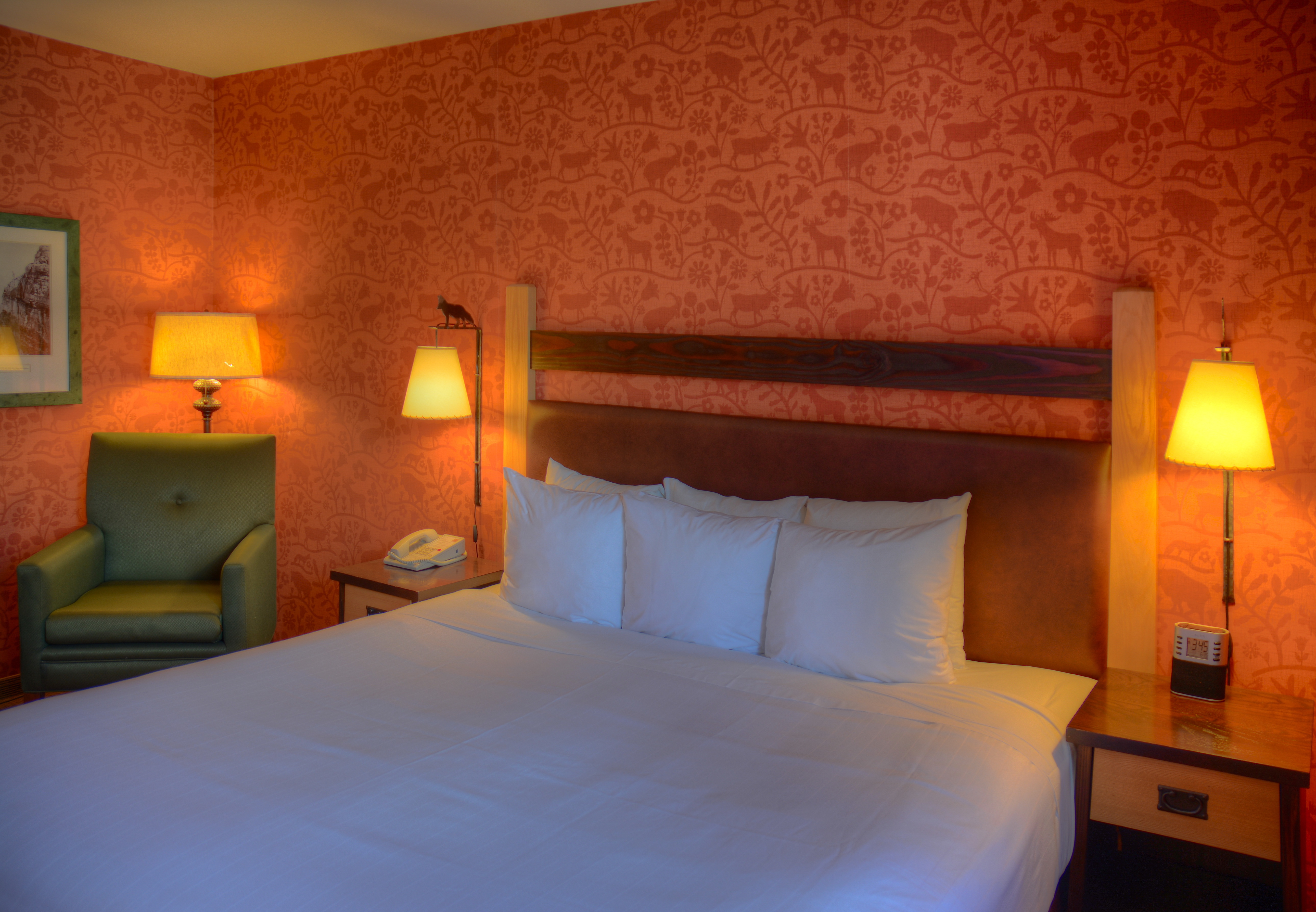 Fox Hotel & Suites