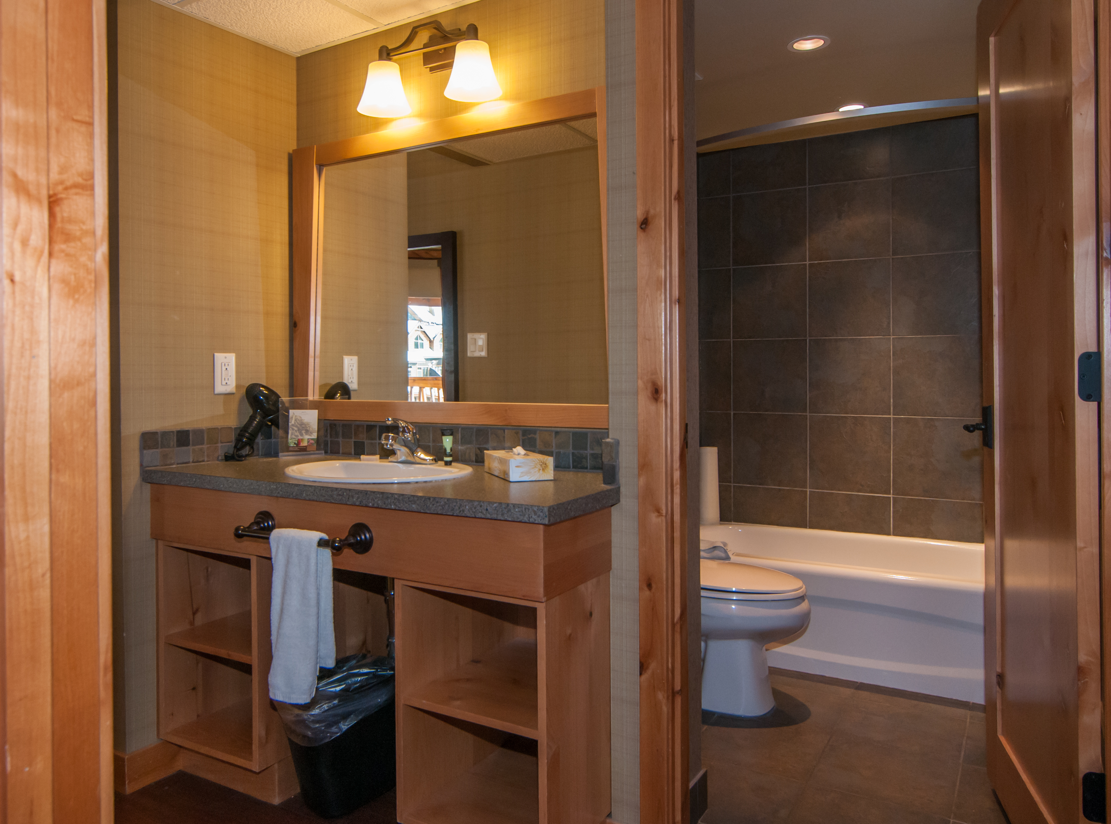 Fox Hotel & Suites