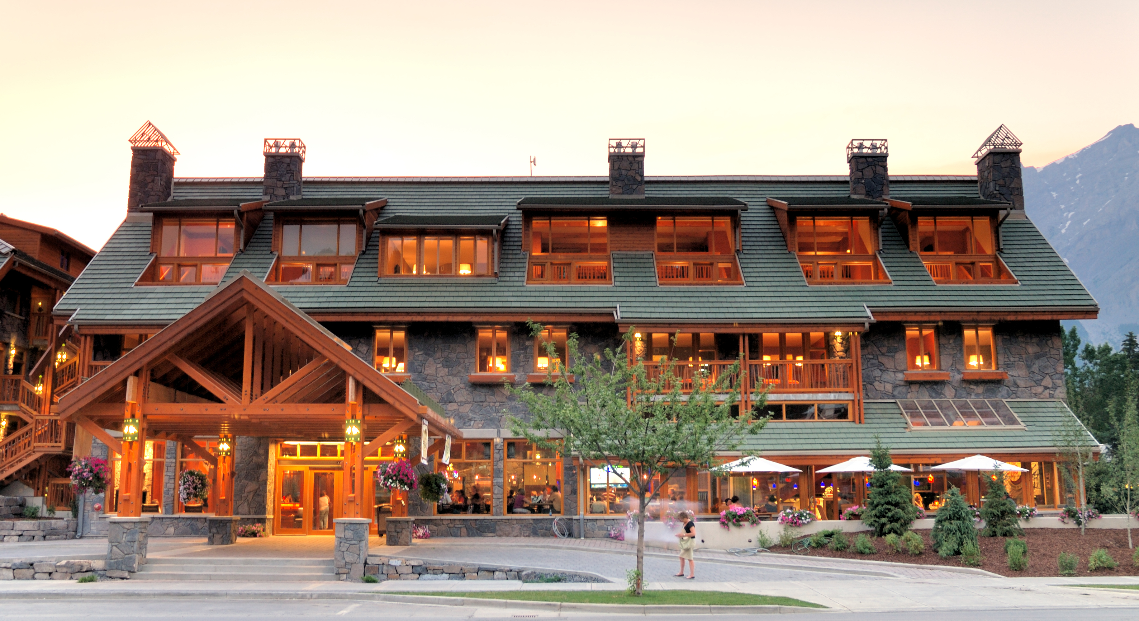 Fox Hotel & Suites