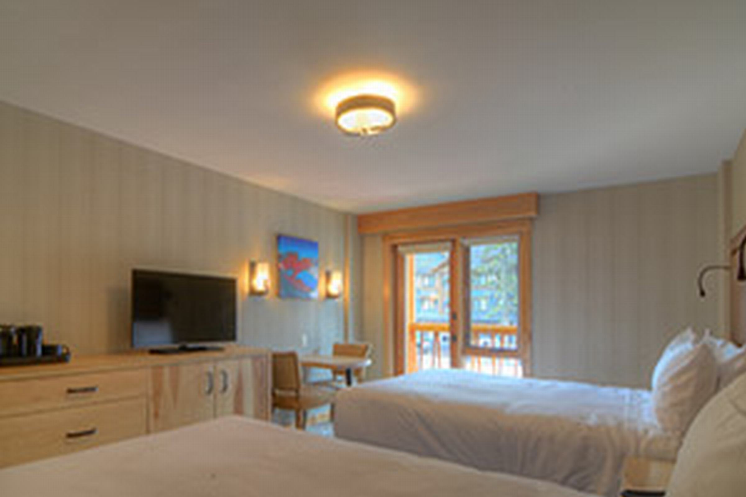Moose Hotel & Suites