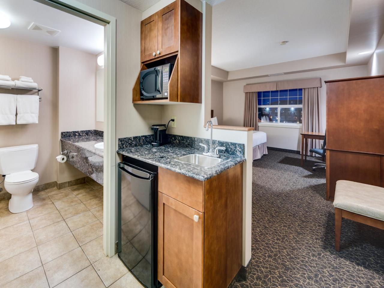 Heritage Inn & Suites