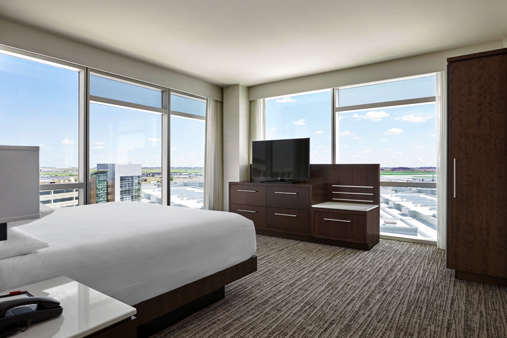 Calgary Airport Marriott In-Terminal Hotel