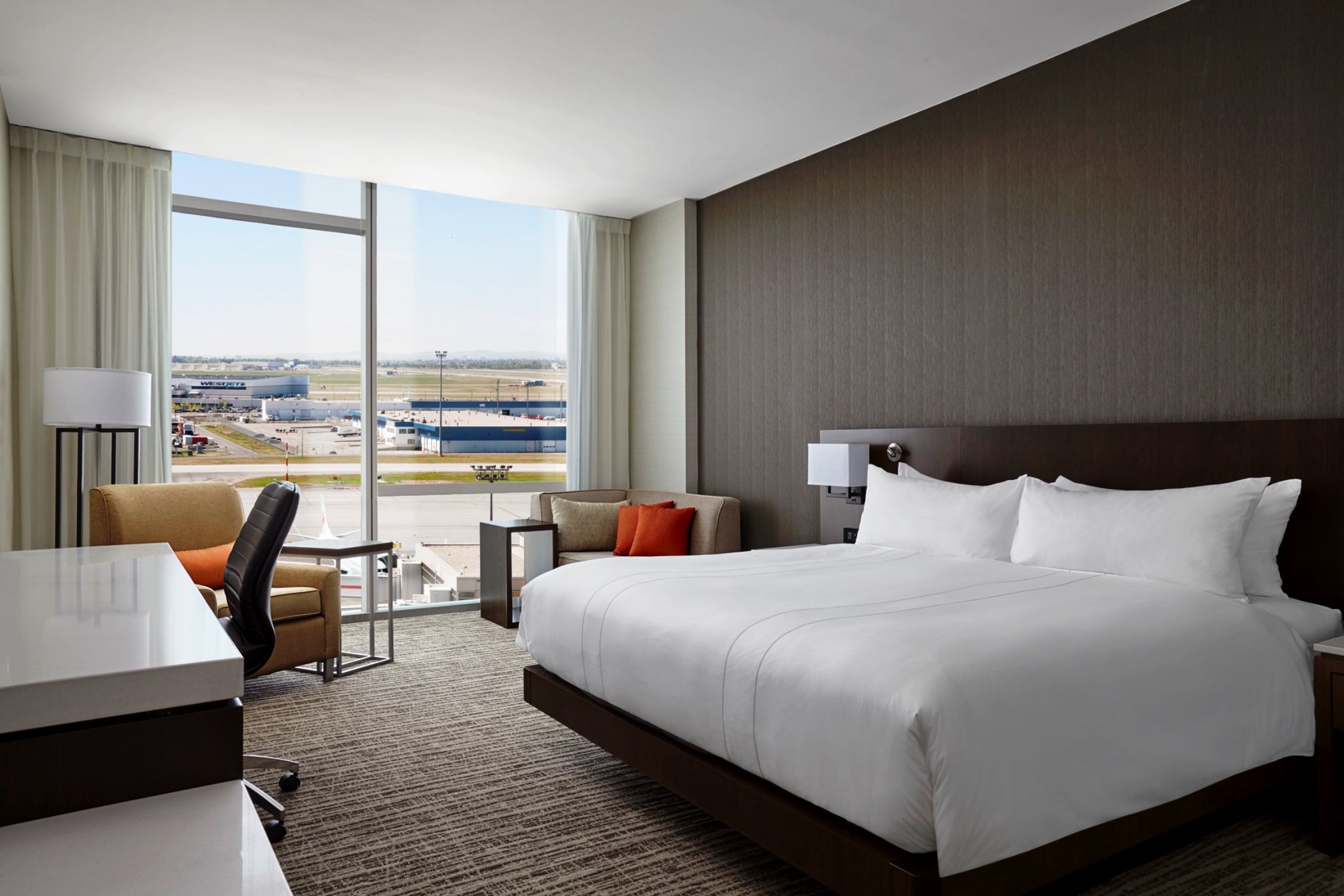 Calgary Airport Marriott In-Terminal Hotel