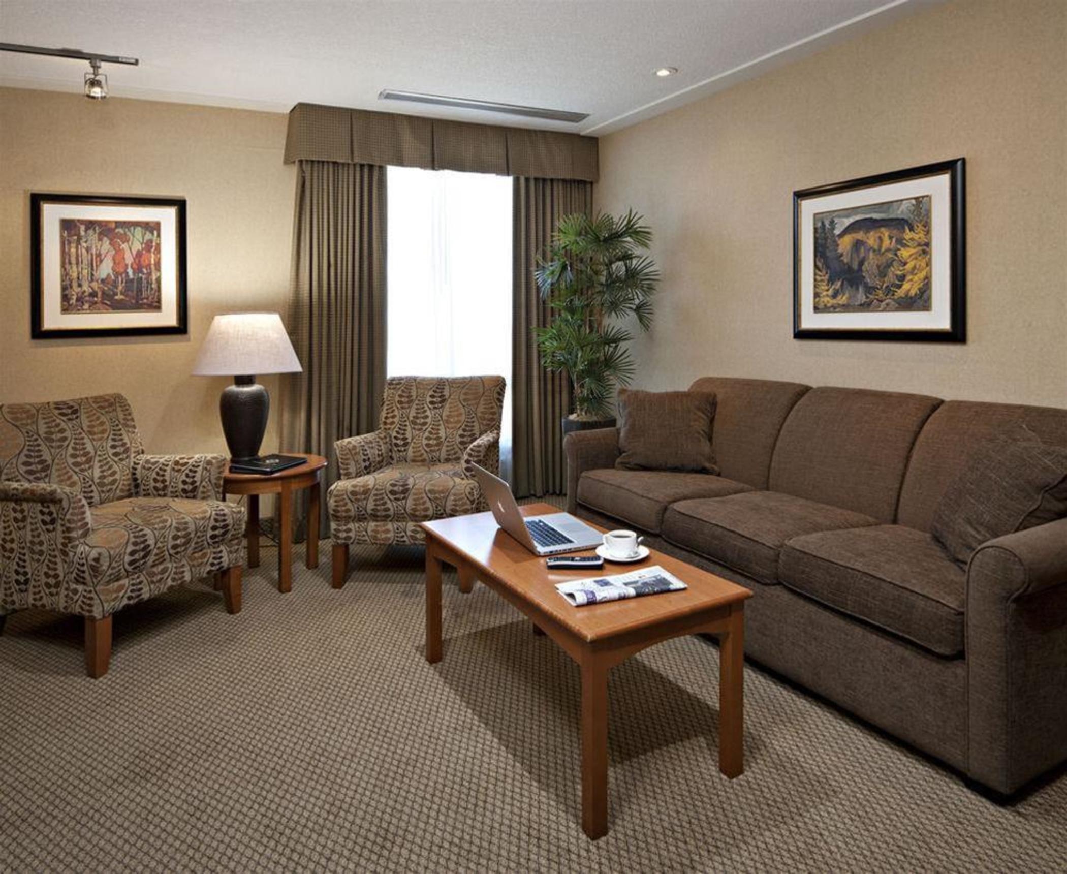 Carriage House Hotel & Conference Centre