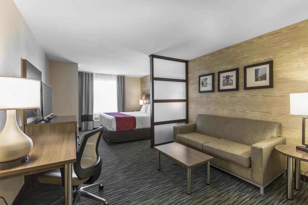 Comfort Inn And Suites Calgary Airport North