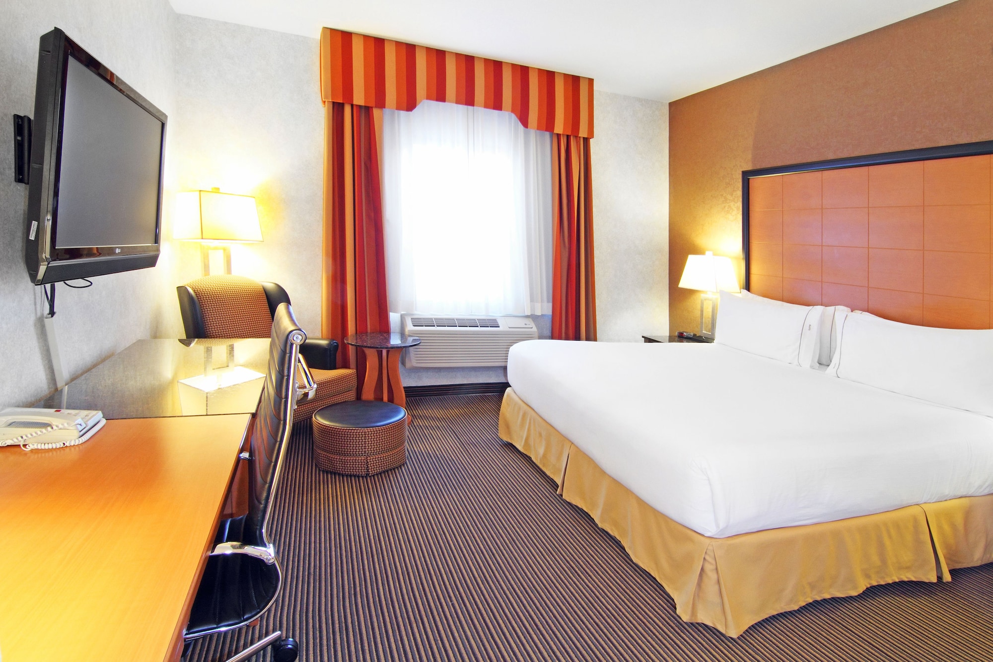 Holiday Inn Express Hotel & Suites Calgary South-Macleod Trail S