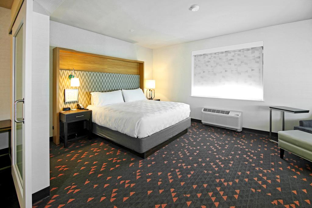 Holiday Inn & Suites Calgary Airport North