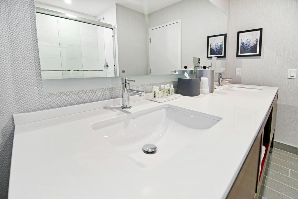 Holiday Inn & Suites Calgary Airport North