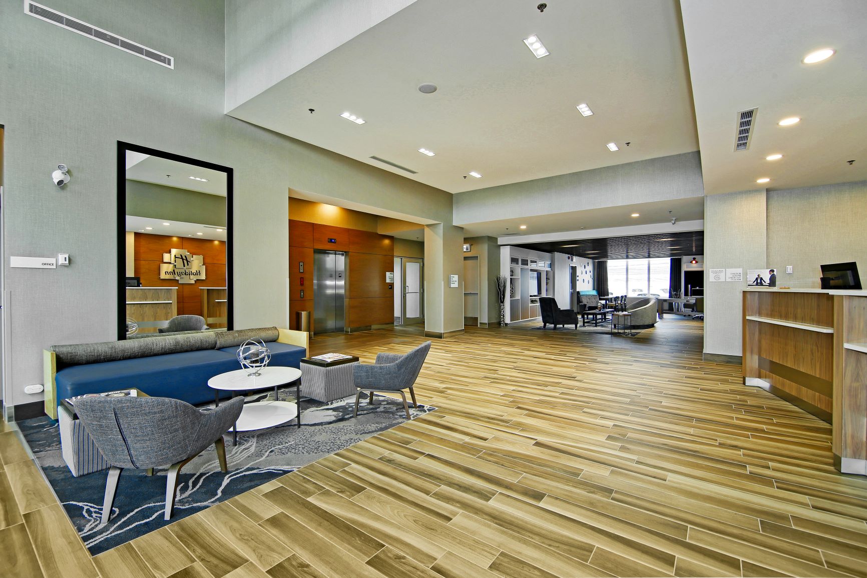 Holiday Inn & Suites Calgary Airport North