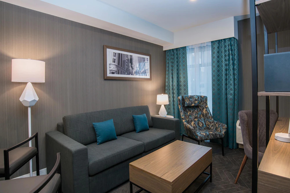 Sandman Signature Calgary Airport Hotel