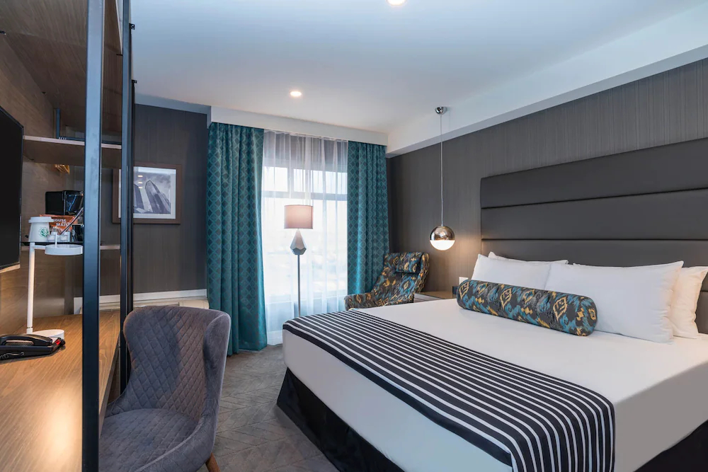 Sandman Signature Calgary Airport Hotel