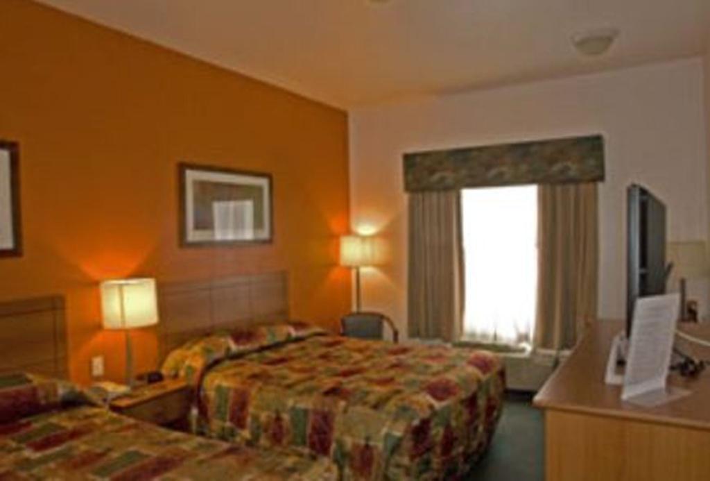 Super 8 by Wyndham Calgary Shawnessy Area