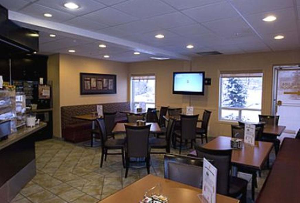 Super 8 by Wyndham Calgary Shawnessy Area