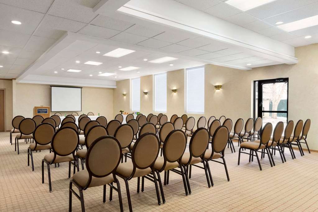 Emerald Hotel & Suites
