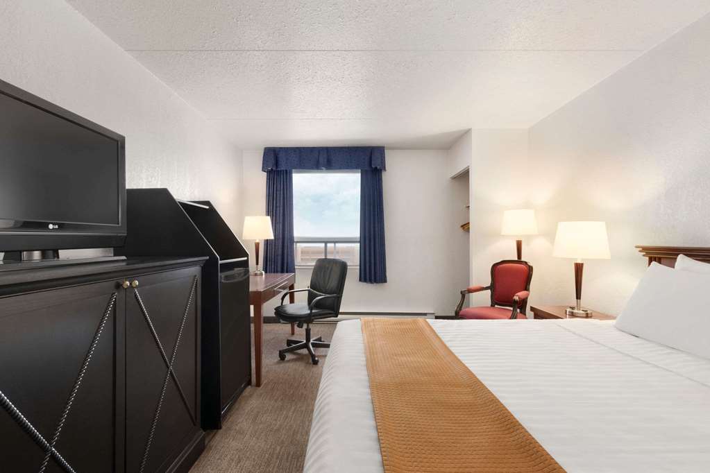 Emerald Hotel & Suites