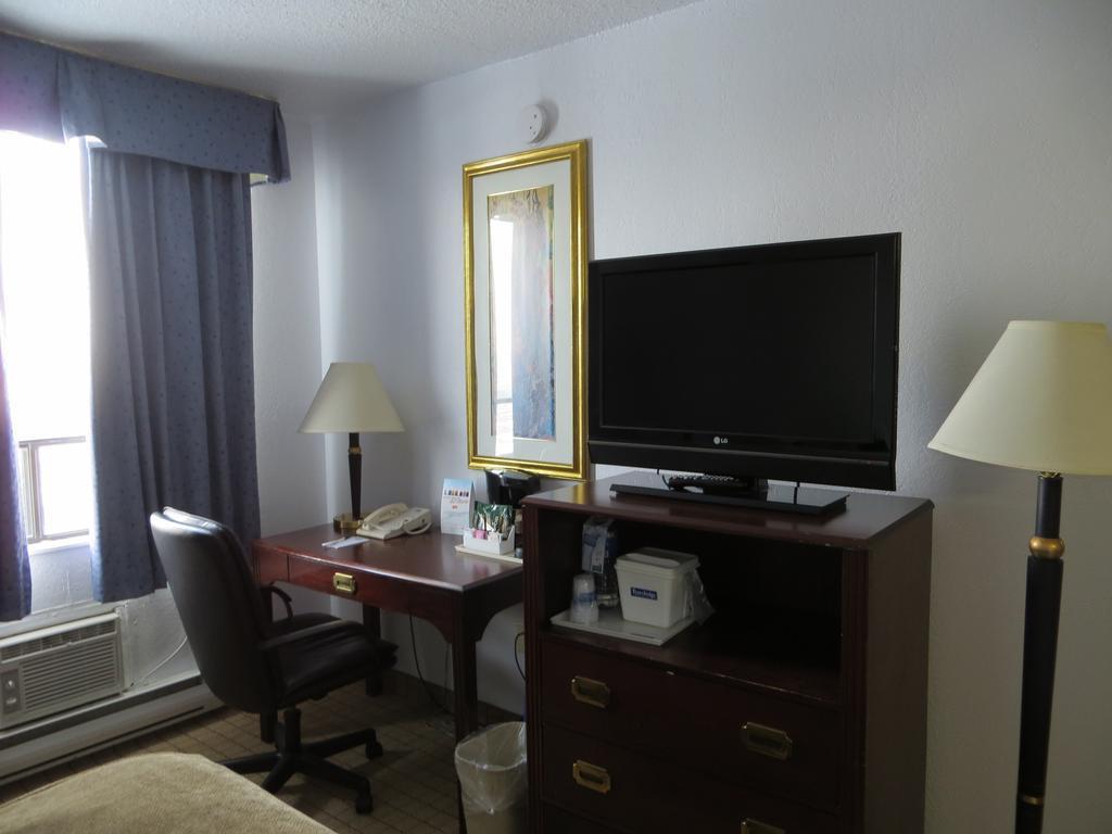 Emerald Hotel & Suites