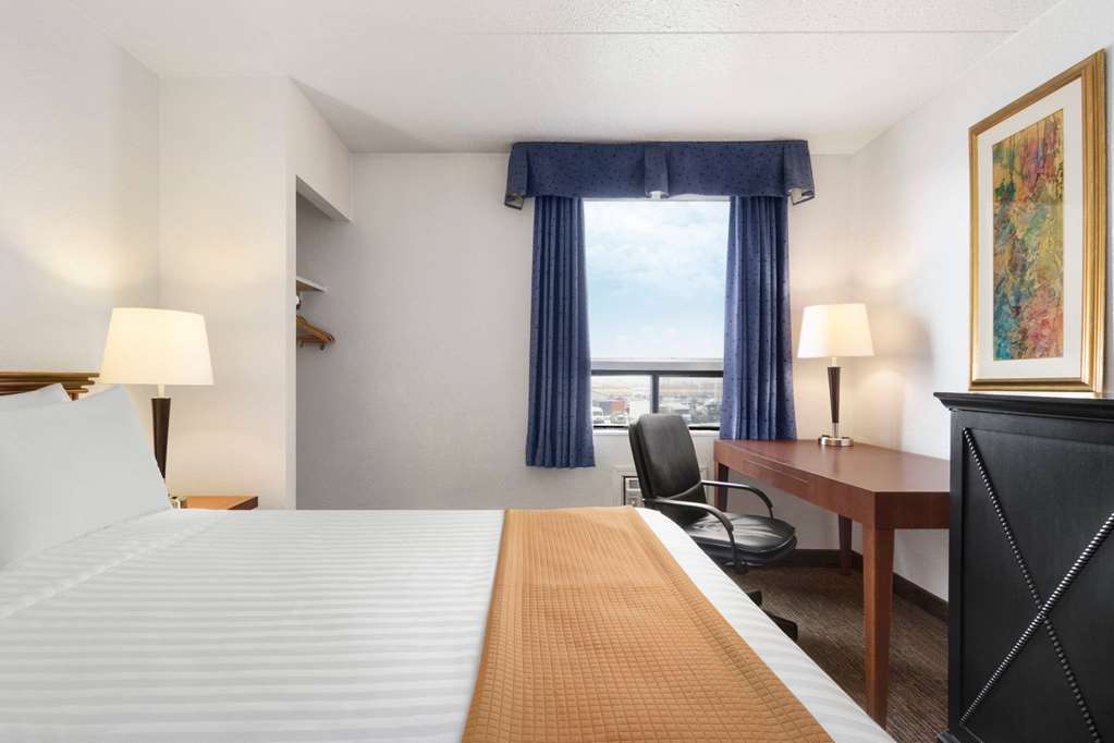 Emerald Hotel & Suites