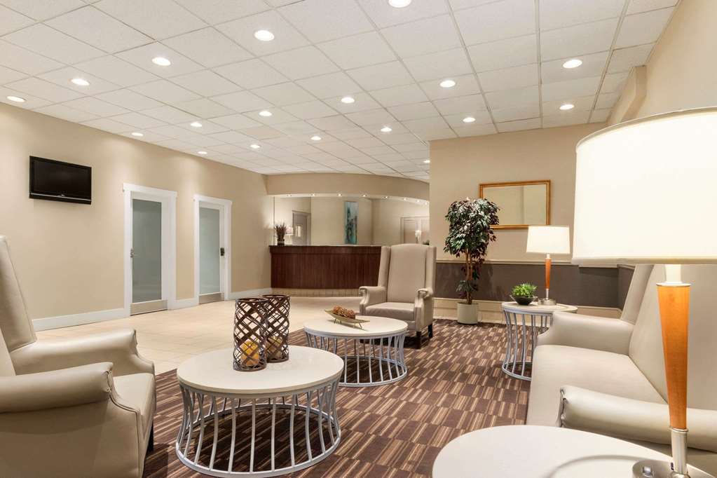 Emerald Hotel & Suites