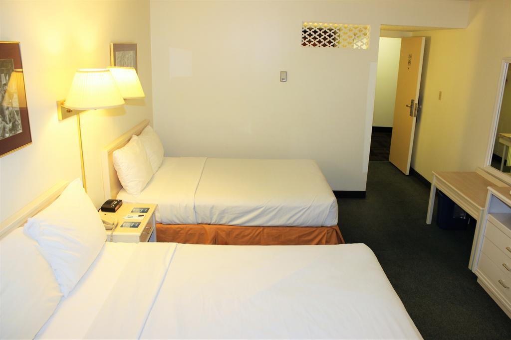 Travelodge by Wyndham Calgary South