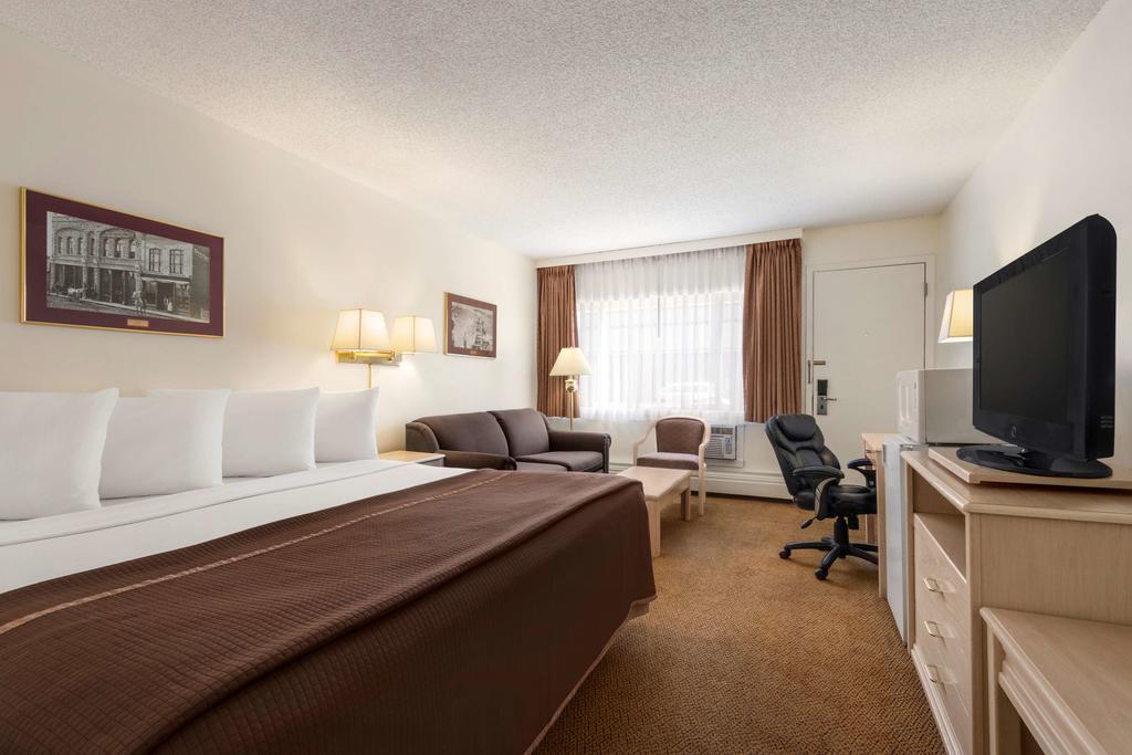 Travelodge by Wyndham Calgary South
