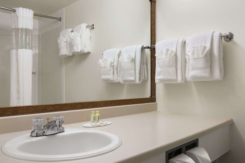 Travelodge by Wyndham Calgary South