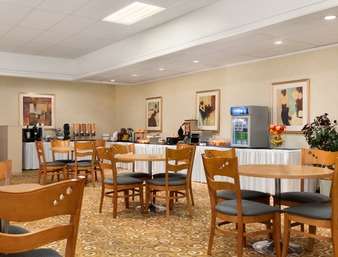 Emerald Hotel & Suites