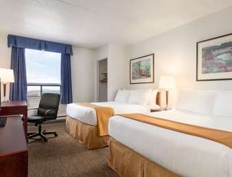 Emerald Hotel & Suites